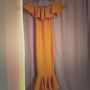 Brand New Midi off the shoulders dress